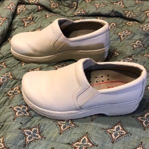 White KLOGS Nursing shoes. Shoes run a bit large.